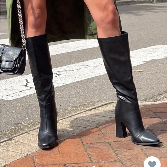 Black heeled boots - Picture 2 of 4
